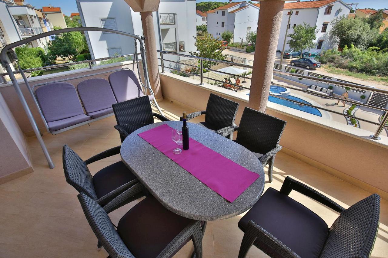 Apartments Tony Биоград на Мору Екстериор снимка