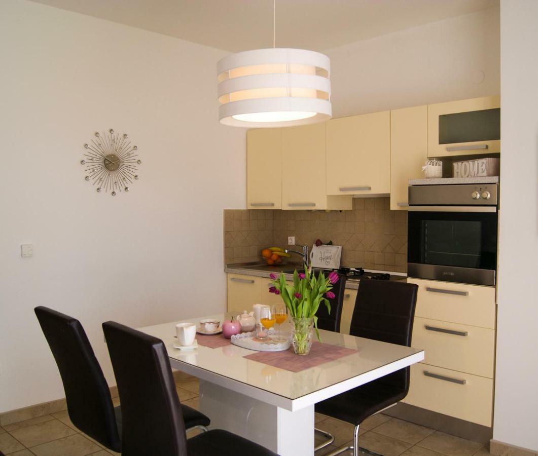 Apartments Tony Биоград на Мору Екстериор снимка