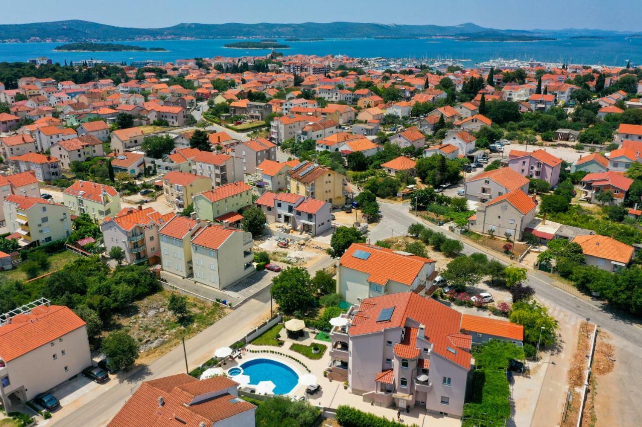 Apartments Tony Биоград на Мору Екстериор снимка