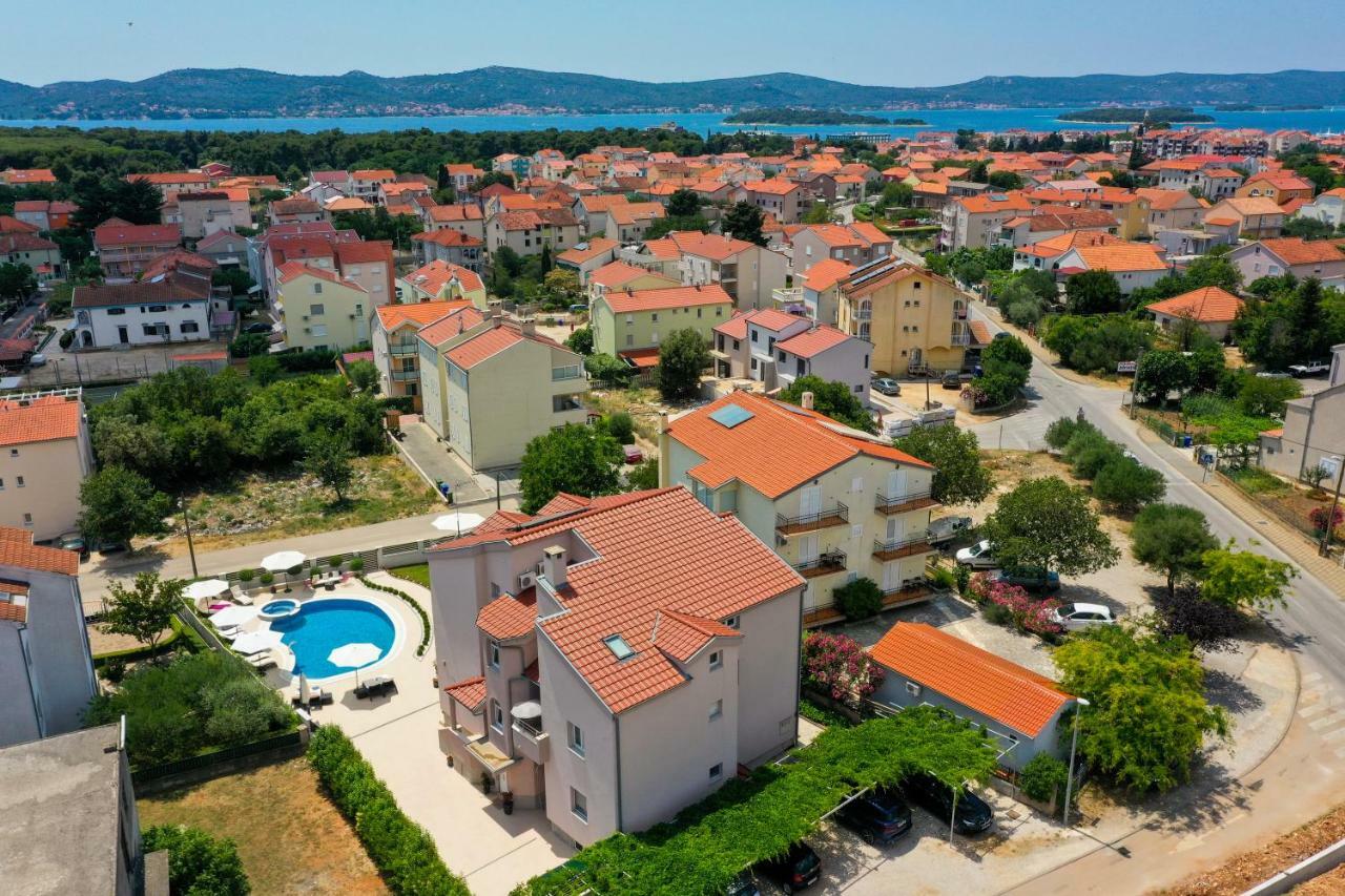 Apartments Tony Биоград на Мору Екстериор снимка