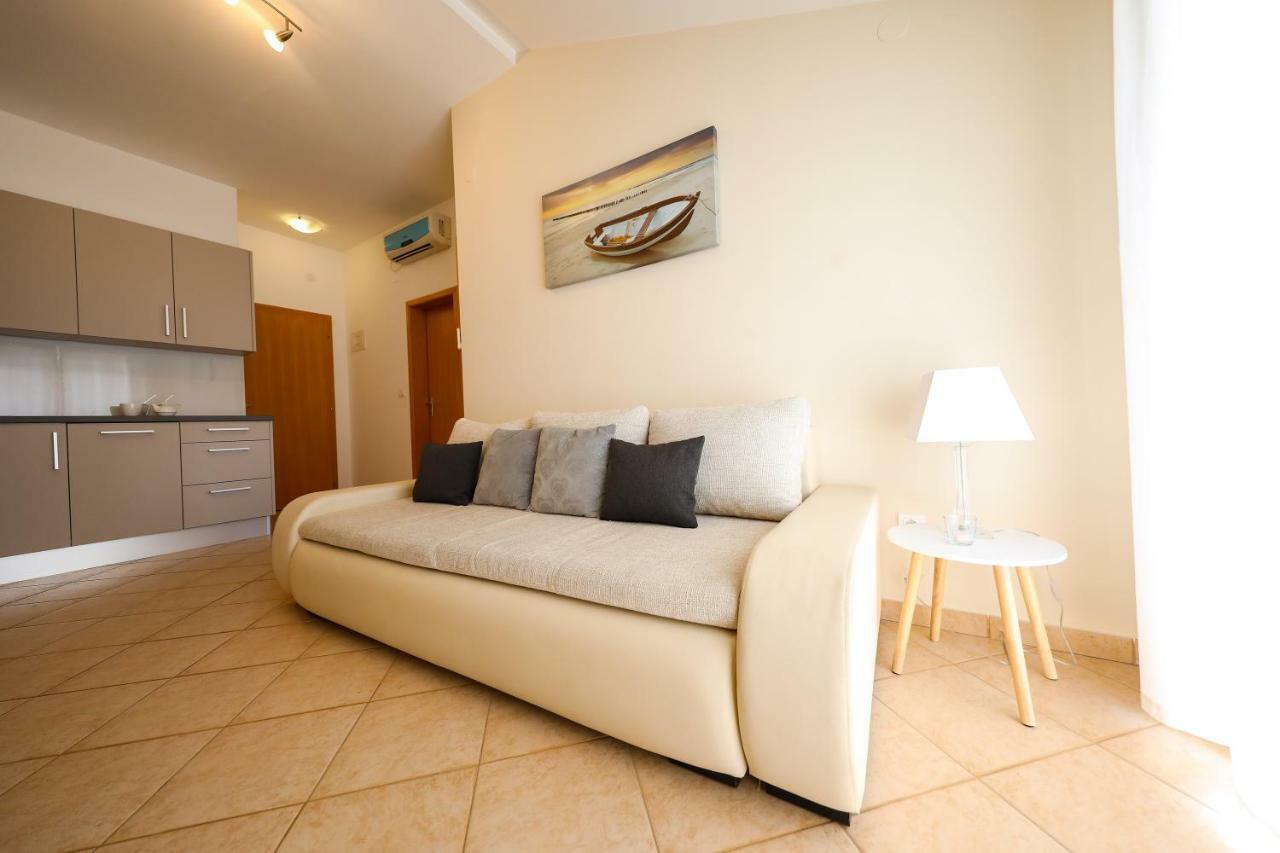 Apartments Tony Биоград на Мору Екстериор снимка